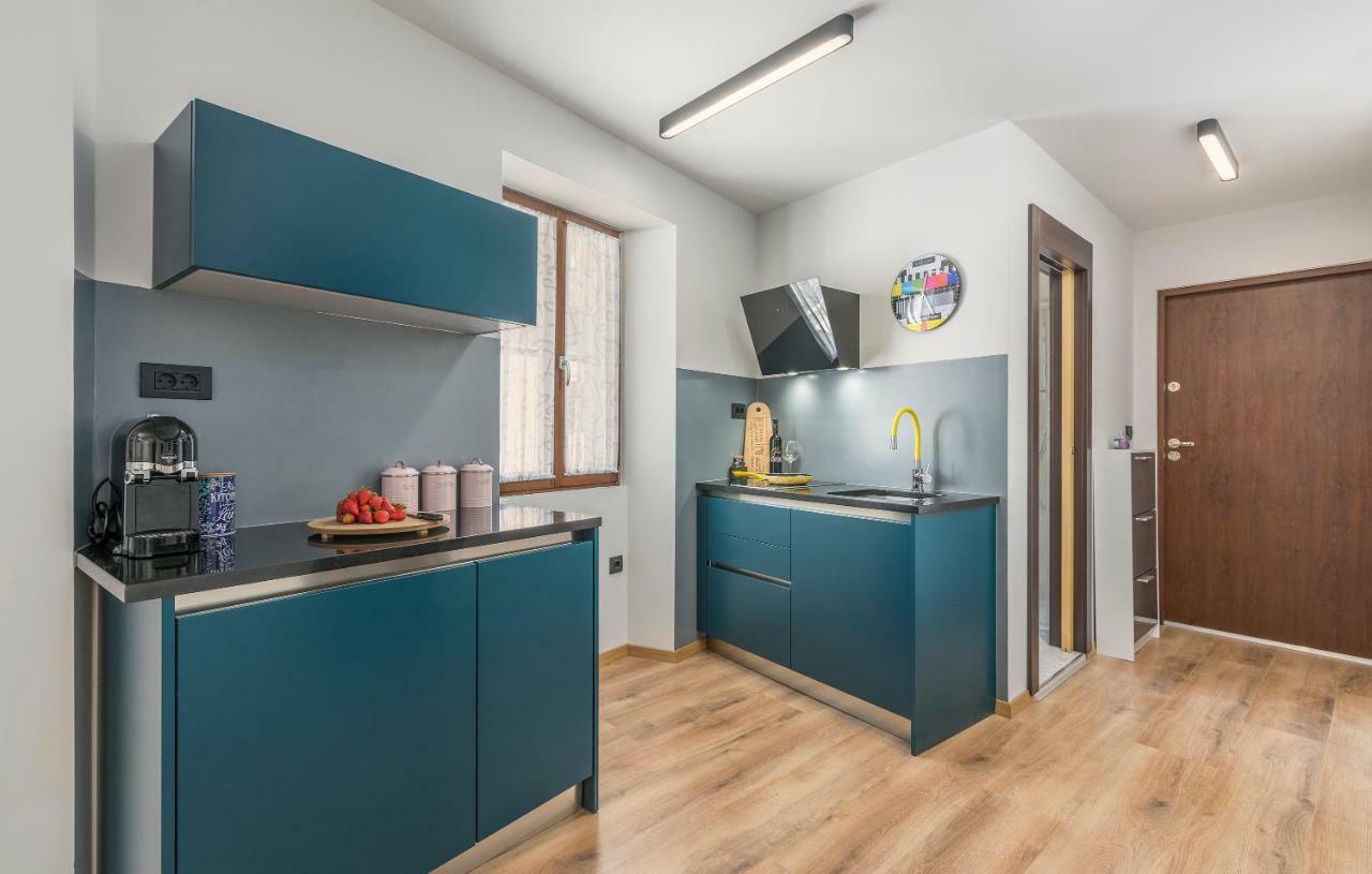 Heritage De Amicis Apartment Ровінь Екстер'єр фото